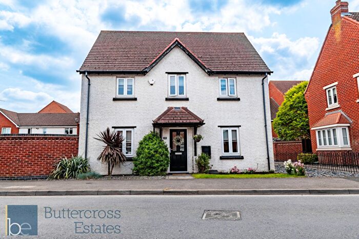 3 Bedroom Detached House For Sale In Goldstraw Lane, Fernwood, NG24