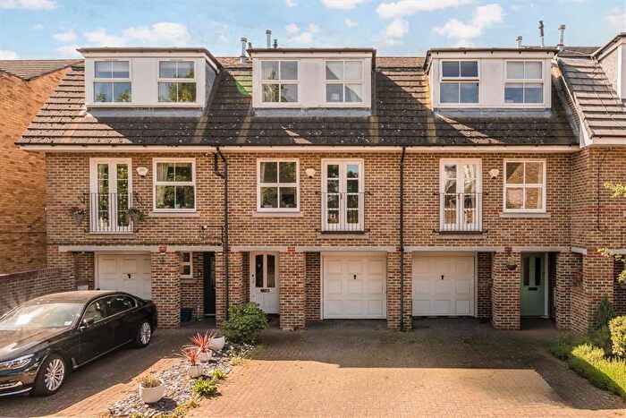 3 Bedroom Terraced House For Sale In North Place, Teddington, TW11