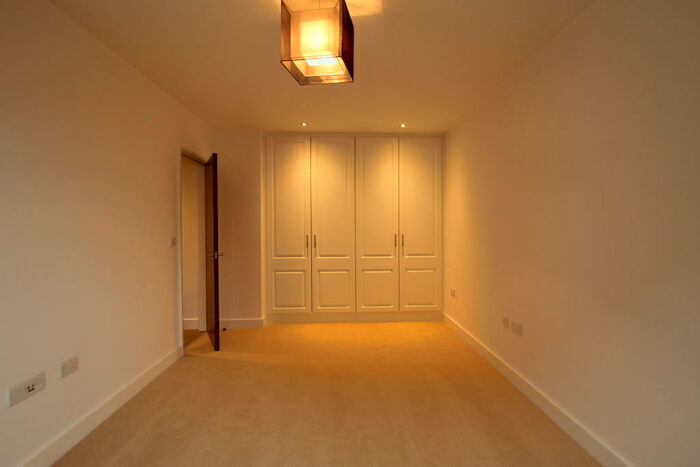 1 Bedroom Flat To Rent In Berwick House - Orpington, BR6