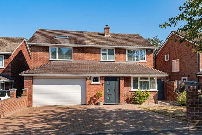 4 Bedroom Detached House For Sale In Alma Way, Farnham, Surrey, GU9
