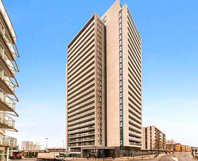 2 Bedroom Apartment To Rent In Horizons Tower, Yabsley Street, London, E14