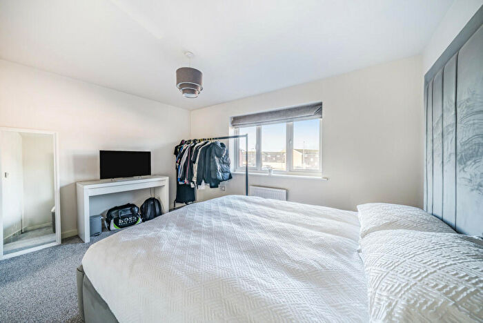 2 Bedroom Semi-Detached House For Sale In Riverside Way, Salford, M6