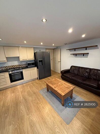 2 Bedroom Flat To Rent In Demesne Road, Whalley Range, Manchester, M16