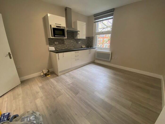 Studio To Rent In Blythe Road, London, W14