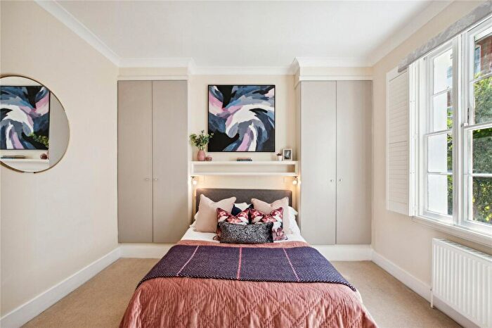3 Bedroom Terraced House For Sale In Bridge Lane, London, SW11