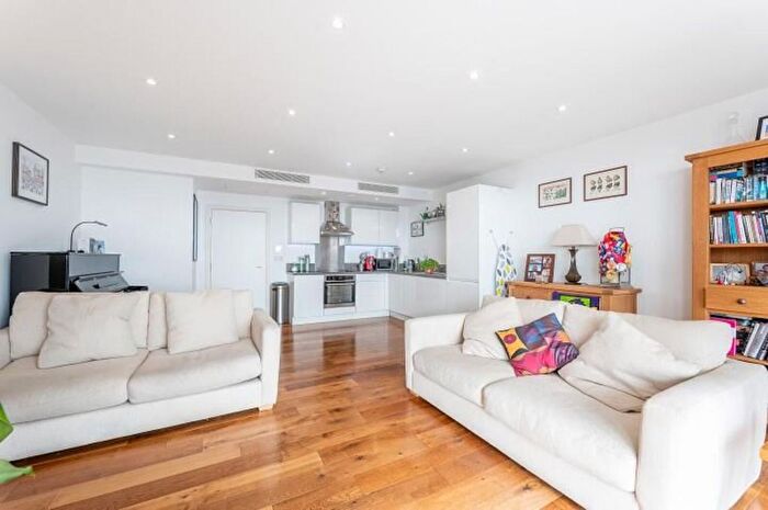 2 Bedroom Flat For Sale In Ealing Road, Brentford, TW8