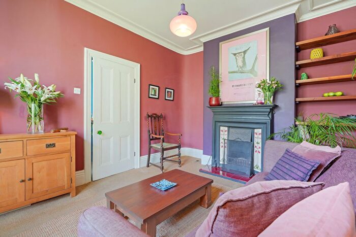 3 Bedroom Semi Detached House For Sale In Kenbourne Grove, Sheffield, S7