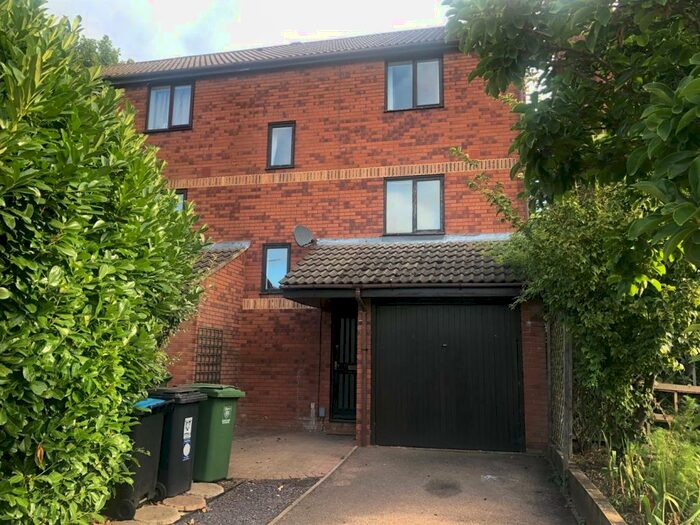 4 Bedroom Town House To Rent In Brook Lane, Berkhamsted, HP4
