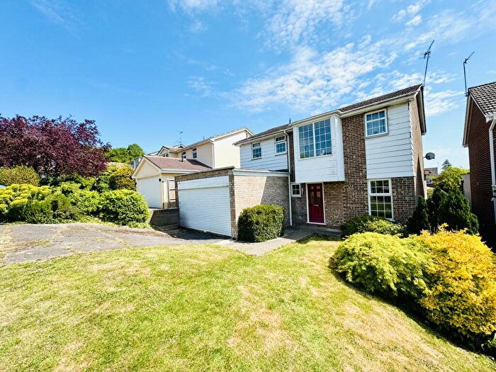 4 Bedroom Detached House For Sale In Hartford Road, Hartley Wintney, RG27