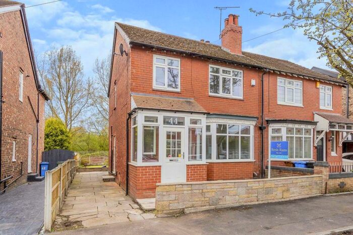 3 Bedroom Semi-Detached House To Rent In Linden Grove, Stockport, Cheshire, SK2