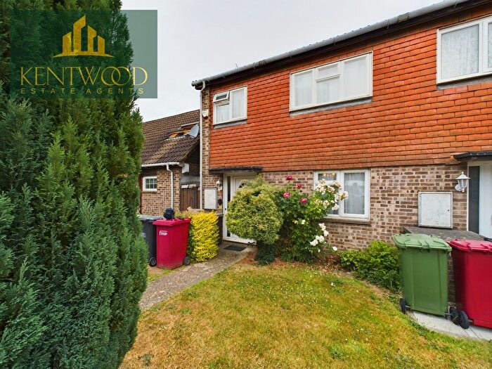 3 Bedroom Terraced House To Rent In Holmedale, Slough, SL2