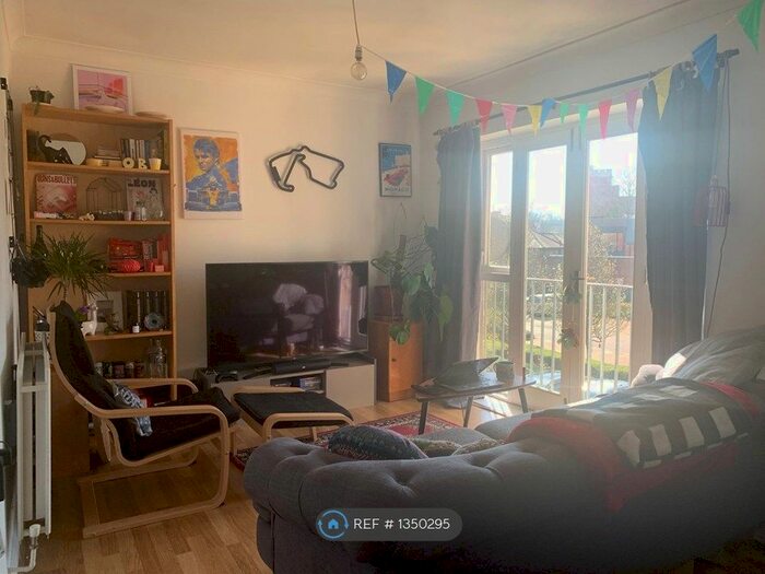 2 Bedroom Flat To Rent In Shalbourne Square, London, E9