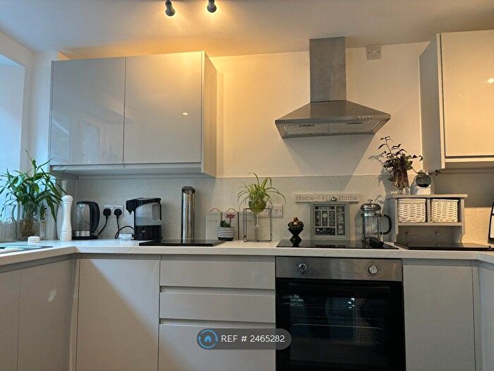 2 Bedroom Flat To Rent In Hart Cellars, Bideford, EX39