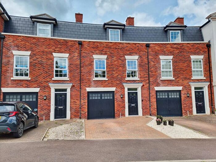 4 Bedroom Town House For Sale In Duck Riddy, Ampthill, Bedfordshire, MK45