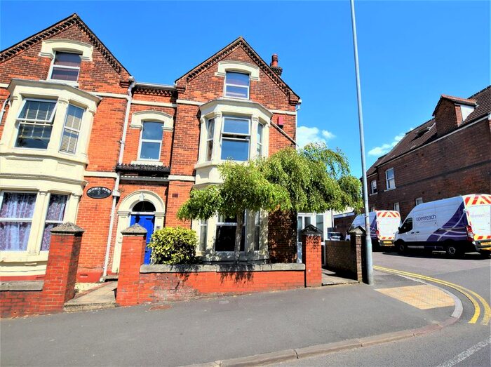 2 Bedroom Flat To Rent In Victoria Road, Swindon, SN1