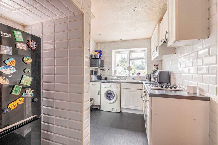 3 Bedroom Semi-Detached House For Sale In Westfield Road, Slough, SL2