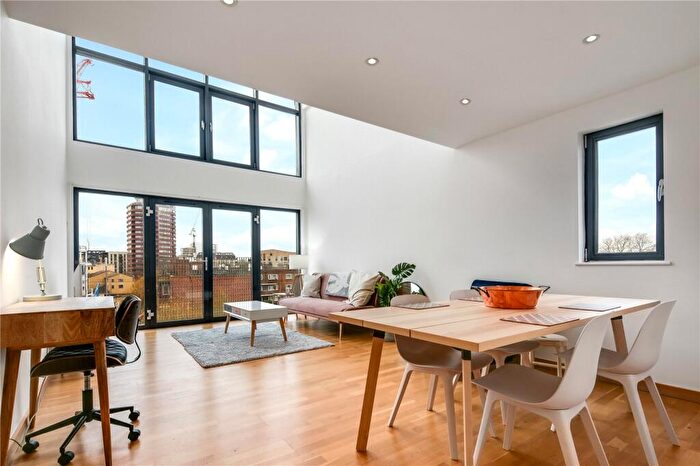 2 Bedroom Flat To Rent In Whitmore Road, Hoxton, London, N1