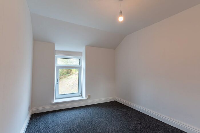 2 Bedroom Cottage To Rent In Wind Street, Blaenllechau, CF43