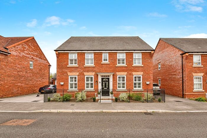 4 Bedroom Detached House For Sale In Cheviot Road, Westbury, BA13