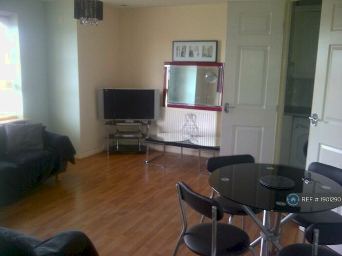 2 Bedroom Flat To Rent In Little Bolton Terrace, Eccles, M5
