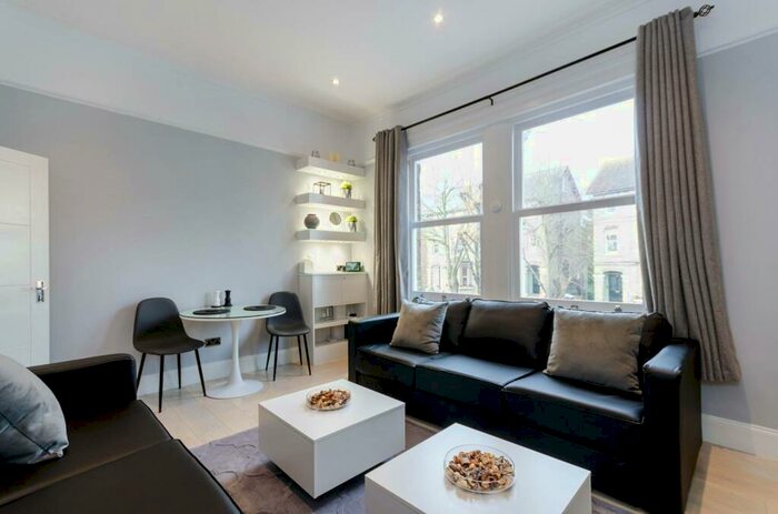 1 Bedroom Flat For Sale In Canning Road, East Croydon, Croydon, CR0