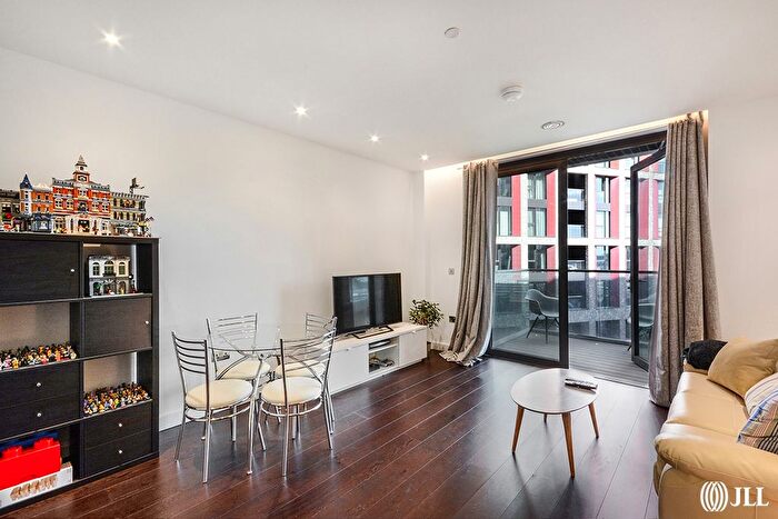 1 Bedroom Flat For Sale In Charles Clowes Walk, London, SW11