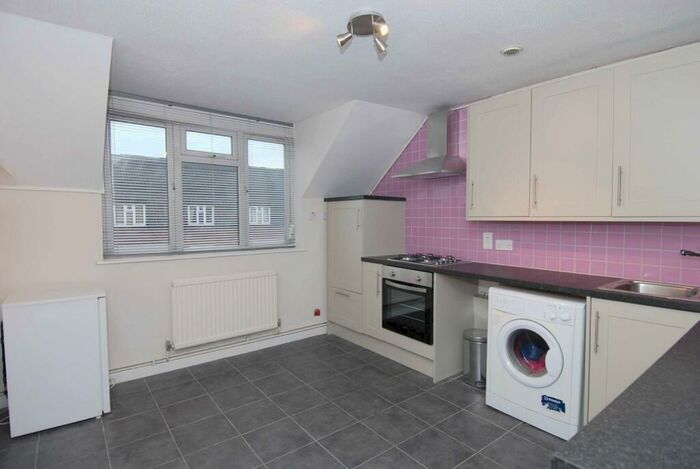 2 Bedroom Apartment To Rent In Falcon Road, Battersea, London, SW11