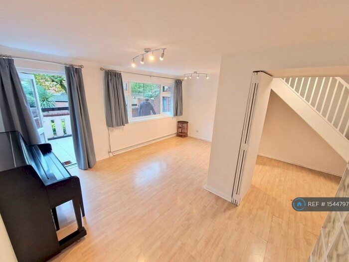 2 Bedroom Maisonette To Rent In Eckford Street, London, N1