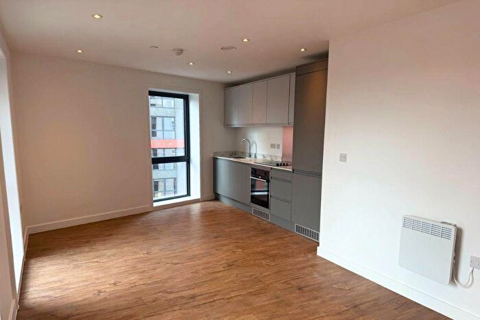 2 Bedroom Apartment For Sale In Phoenix, Saxton Lane, Leeds, LS9