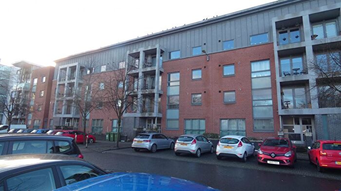 2 Bedroom Flat To Rent In Errol Gardens, Glasgow, G5