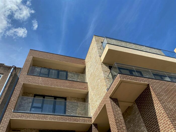 2 Bedroom Flat To Rent In Kirkdale Road, Sydenham, London, SE26