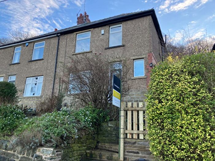 3 Bedroom End Of Terrace House To Rent In Forest Road, Huddersfield, West Yorkshire, HD5