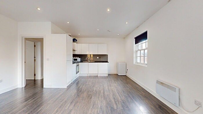3 Bedroom Flat To Rent In Middle Road, Harrow, HA2
