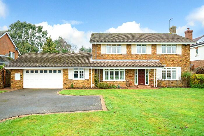 4 Bedroom Detached House For Sale In Prospect Lane, Harpenden, AL5