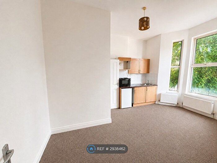 Studio To Rent In Lichfield Grove, London, N3