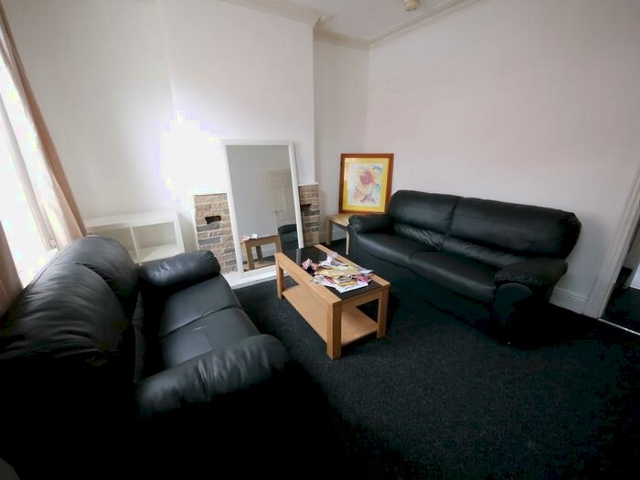 2 Bedroom House To Rent In Carberry Terrace, LS6
