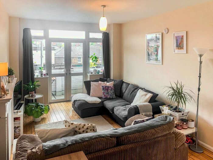 2 Bedroom Flat To Rent In Ormonde Court, Upper Richmond Road, SW15