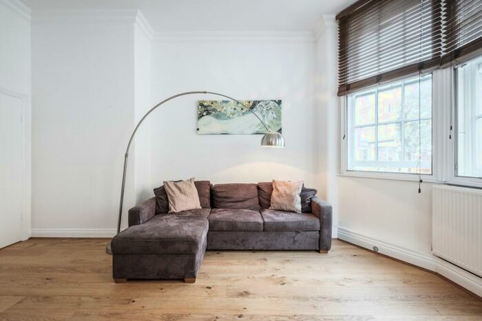 1 Bedroom Flat To Rent In Upper Street London, N1