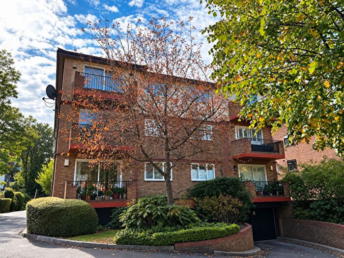 2 Bedroom Flat For Sale In The Avenue, Beckenham, BR3