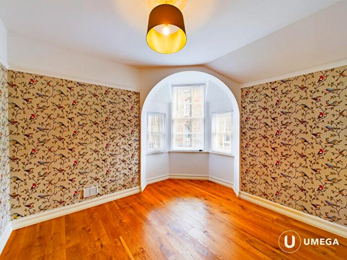 3 Bedroom Apartment To Rent In St Leonards Lane, Newington, Edinburgh, EH8