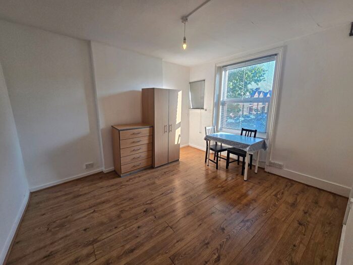Studio To Rent In Bills Included!! Chamberlayne Road, Willesden, London, NW10