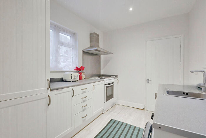 1 Bedroom Flat For Sale In Gordon Road, Southend-on-sea, SS1
