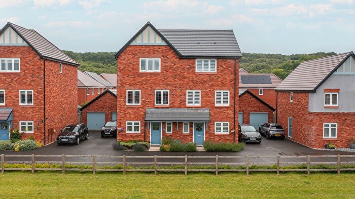 3 Bedroom Semi-Detached House For Sale In Greenways Road, Burton-On-Trent, DE13