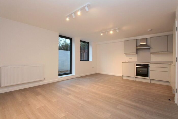 1 Bedroom Flat To Rent In Dwight Road, Watford, Hertfordshire, WD18