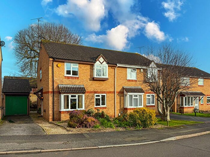 4 Bedroom Semi Detached House To Rent In Medway Close, Taunton, TA1