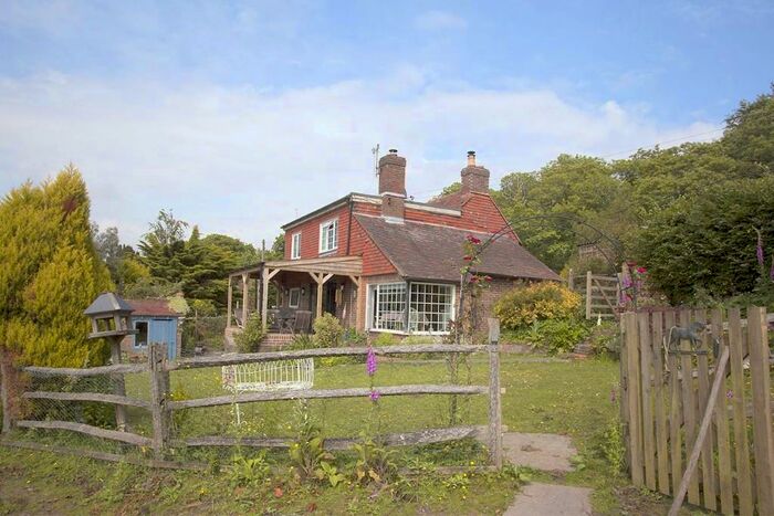 3 Bedroom Detached House To Rent In Grove Hill, BN27