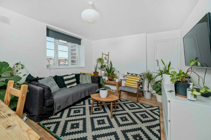 3 Bedroom Apartment To Rent In Frampton Park Road, Hackney, E9