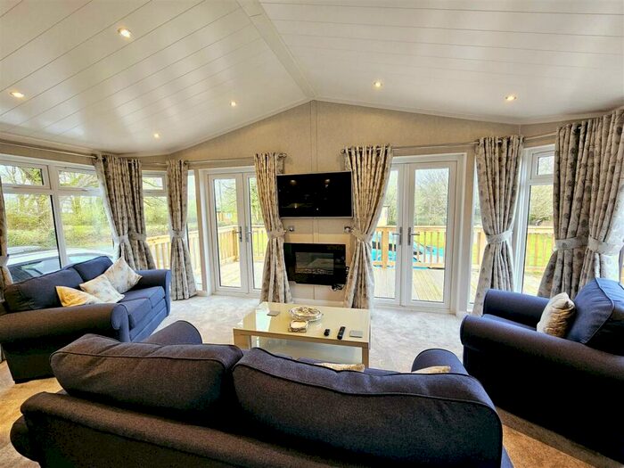 2 Bedroom Chalet For Sale In Highampton, Beaworthy, EX21