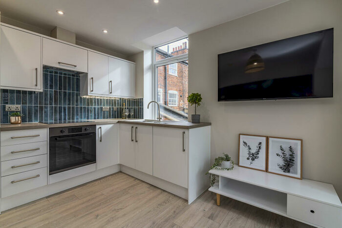 1 Bedroom Flat To Rent In Apartment Powell House - Bed, LN5