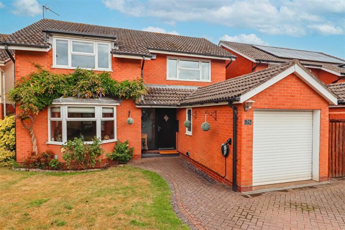 4 Bedroom Detached House For Sale In Coopers Walk, Bubbenhall, CV8